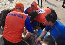 Rescatan a 11 personas tras vuelco de lancha en playa El Cuco