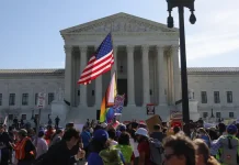 Corte Suprema de EE.UU. examina ciudadanía por nacimiento