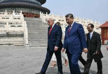 Trump dice que China desea comprar petróleo y soja de EE.UU.