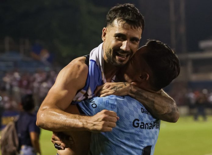 Águila en la final. Foto cortesía: Primera División.