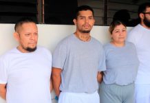 Detención provisional para dos acusados de tráfico de droga tras allanamiento en bar de San Salvador