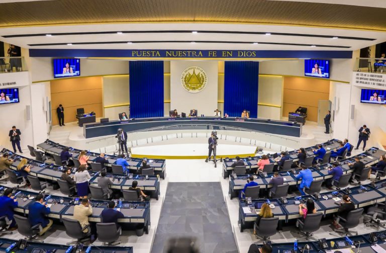 Aprueban reforma para legalizar propiedades de 18 familias en comunidad de Cuscatlán Sur