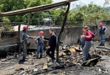 Alcaldía de La Libertad Sur y Ministerio de Vivienda inician reconstrucción tras incendio de cinco viviendas en Cantón El Matazano Foto: Cortesía.