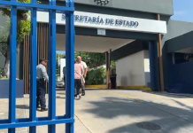 Docentes retirados solicitan a Hacienda pago de compensación económica por decreto de retiro voluntario
