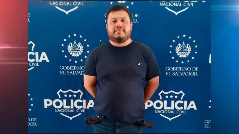 Detienen a sujeto señalado de robar dinero en gasolinera y provocar múltiples accidentes durante la fuga