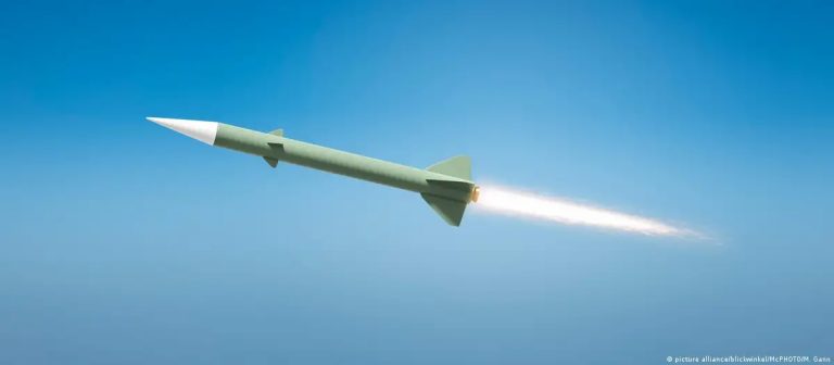 FT: EE. UU. evalúa expandir despliegue nuclear en Europa