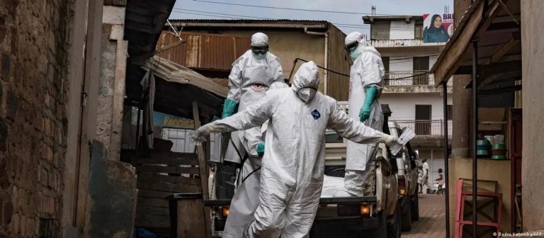 Uganda confirma un nuevo caso de ébola y suma 16 contagios