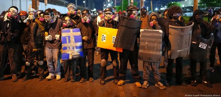 EEUU: Toque de queda cerca de cárcel de migrantes de Newark