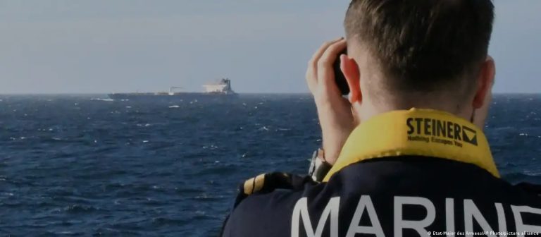Kremlin califica de «piratería» la intercepción de petrolero