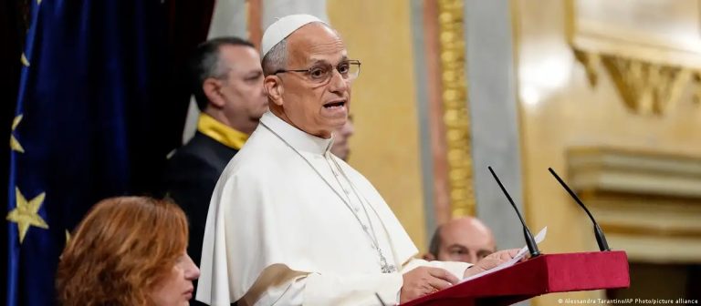El papa se reúne con víctimas de abusos sexuales en Madrid
