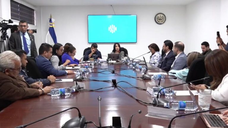 Diputados avalan reforma para trasladar a la DGEHM funciones de regulación eléctrica de la SIGET