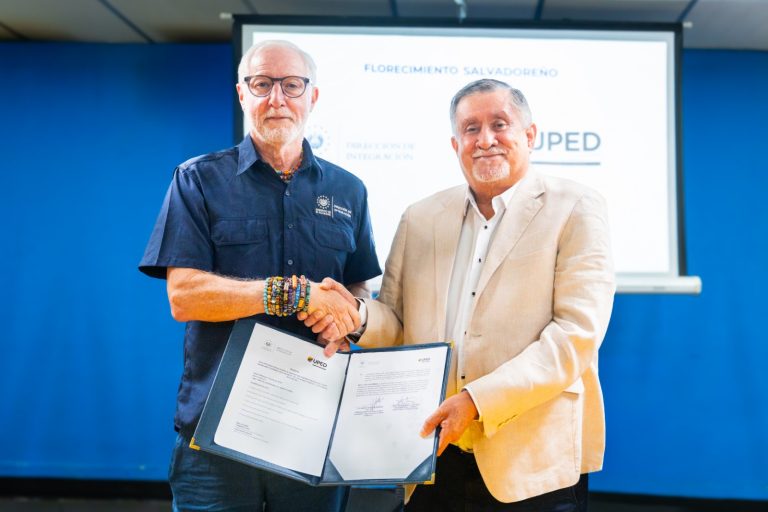 Dirección de Integración y Universidad Pedagógica amplían convenio para otorgar 3,000 becas universitarias en 2027