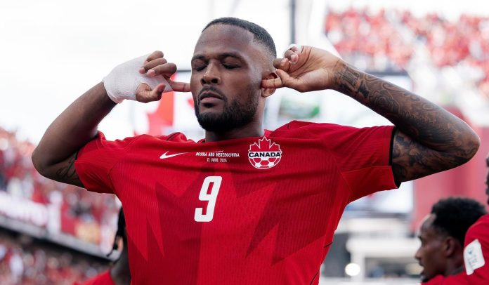 La celebración del empate de Cyle Larin. Foto cortesía: Canada Soccer.