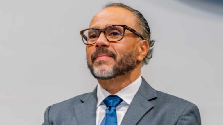 “Ahí se definirá quién continúa y quién no”: Ernesto Castro en proceso de inscripción para optar a diputación en 2027
