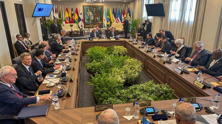 Félix Ulloa plantea propuesta para una “refundación” del SICA en reunión celebrada en Panamá