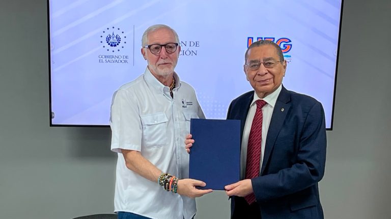 Estudiantes becados de la Dirección de Integración podrán optar a más de 1,700 plazas en la UFG para 2027