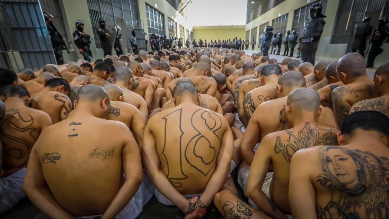 Fiscalía solicita imposición de medidas contra 563 miembros de las pandillas Barrio 18 Revolucionarios y Sureños