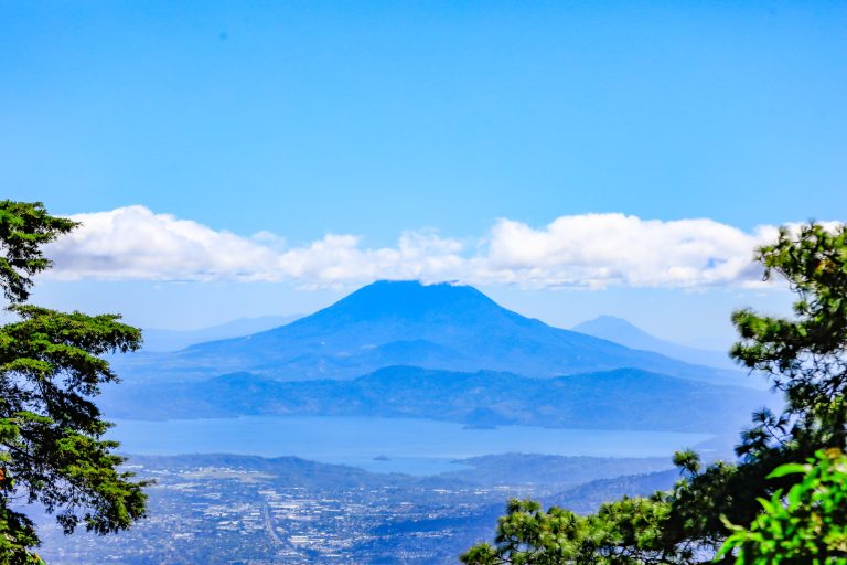 Medio Ambiente prevé incremento de polvo del Sahara sobre El Salvador y recomienda reducir actividades al aire libre