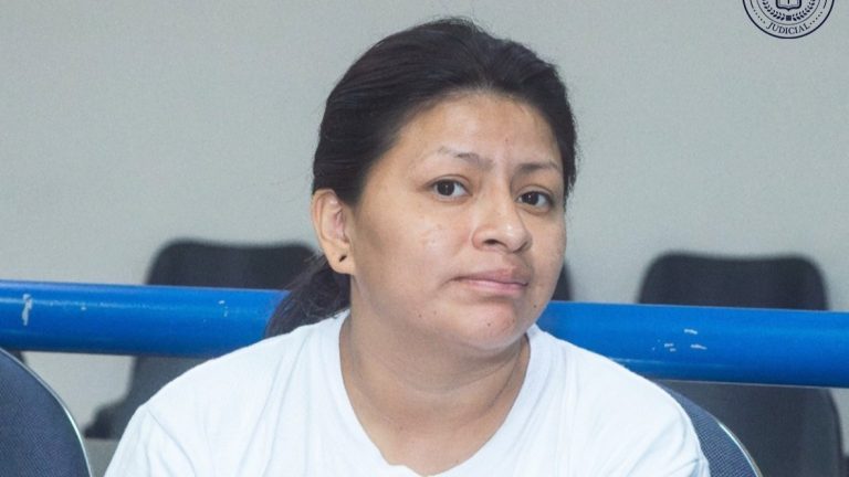 Condenan a 10 años de prisión a mujer por intento de homicidio en San Salvador