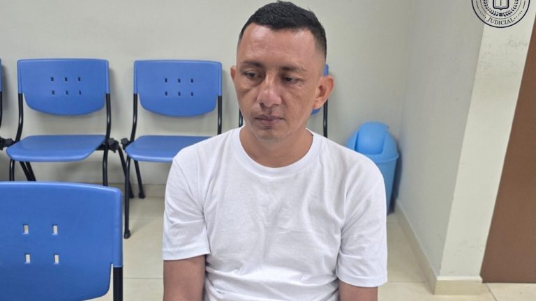 Condenan a 50 años de prisión a hombre por feminicidio agravado de su pareja en Apopa