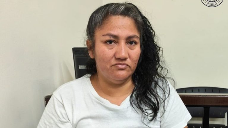 Condenan a 30 años de prisión a mujer por el homicidio agravado de su hija adolescente en Coatepeque