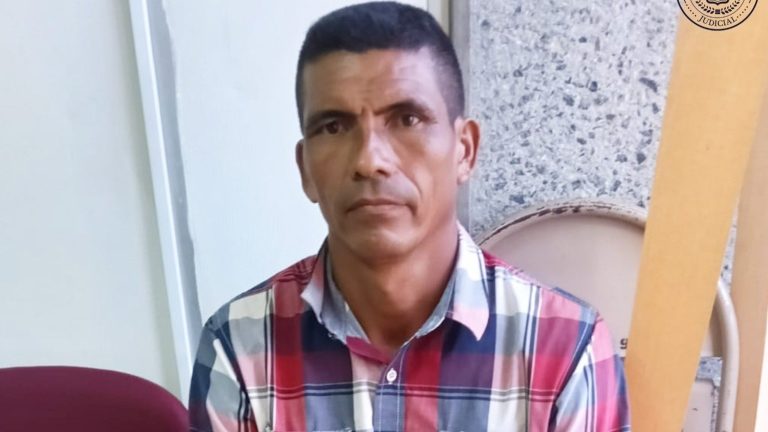 Condenan a 10 años de prisión a hombre por portación ilegal de arma de fuego en Santa Ana