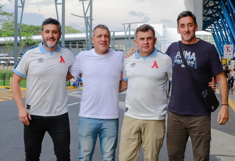 El nuevo cuerpo técnico de Alianza, conformado por Roberto Pompei y Martín Andrizzi, ya está en el país