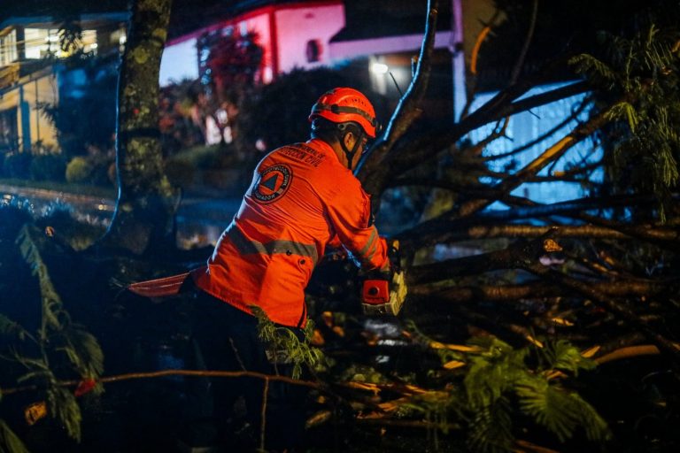 Viviendas anegadas, árboles caídos y ríos desbordados dejan primeras afectaciones por la tormenta tropical Cristina