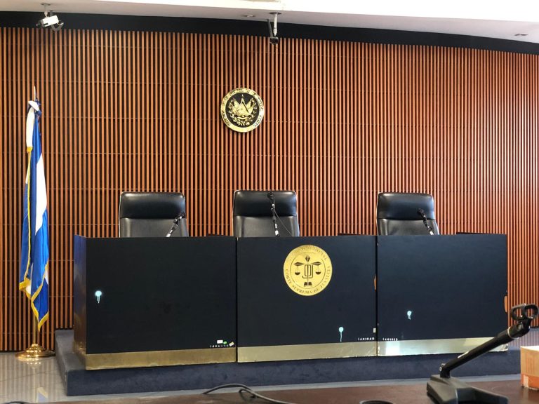 Condenan a 13 años de prisión a mujer por extorsión agravada en Usulután