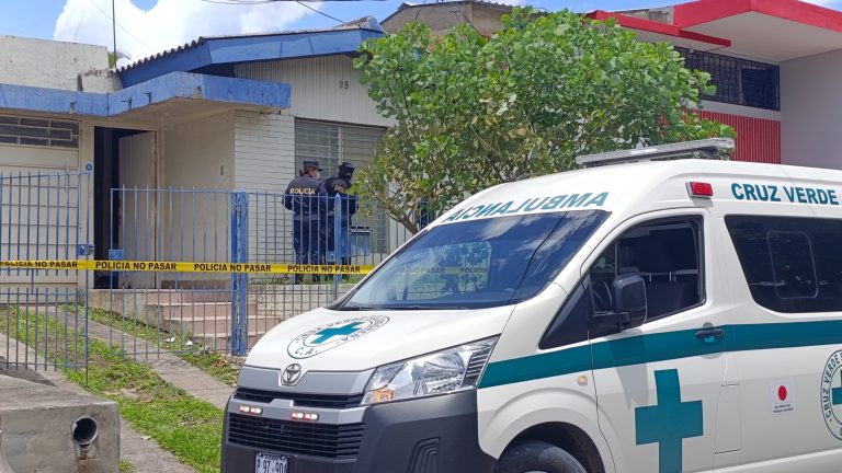 Identifican a dos adultos mayores hallados en una vivienda en Santa Ana Centro