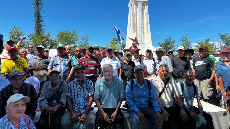 Veteranos de la Fuerza Armada expresan respaldo a continuidad de Bukele y piden aumento a la pensión