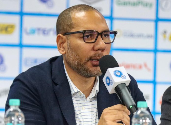 Bukele habló de la reducción de equipos de la Primera División. Foto cortesía: FESFUT.