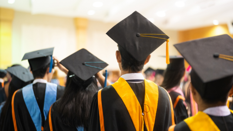 ¿Quiere estudiar una carrera con acreditación de EE. UU.? Embajada anuncia 50 becas completas para salvadoreños