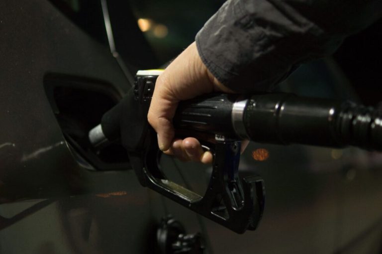 Economía propone prorrogar por un año la ley especial para sancionar infracciones en la comercialización de combustibles