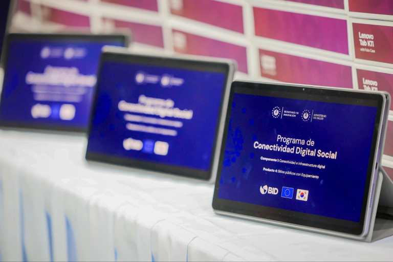 Entregan más de 17 mil dispositivos tecnológicos para fortalecer la digitalización del sistema de salud