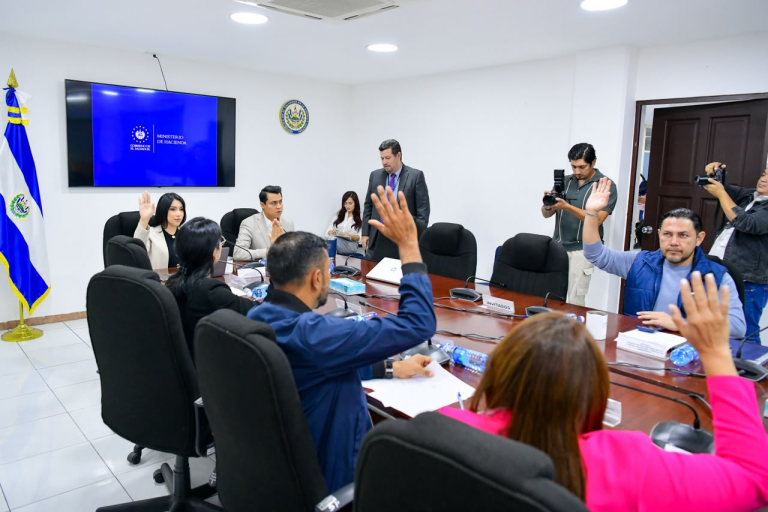 Diputados aprueban prorrogar por un año la ley especial para sancionar infracciones en la comercialización de combustibles