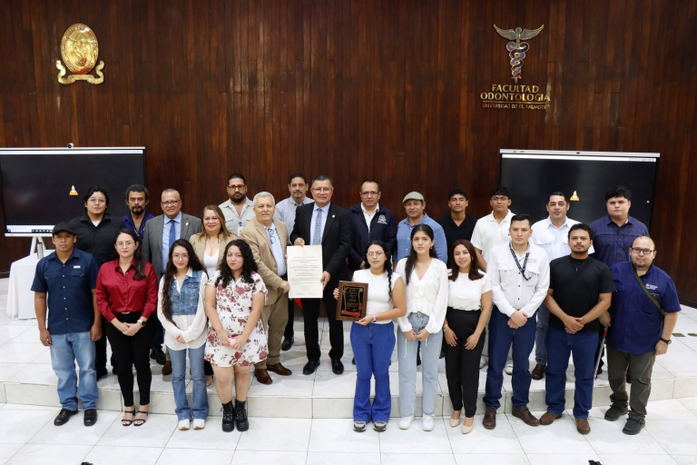 UES entrega reconocimientos a la excelencia académica a 44 proyectos de investigación con impacto social