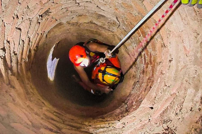 Rescatan a persona que cayó en un pozo de 25 metros de profundidad en Ciudad Arce