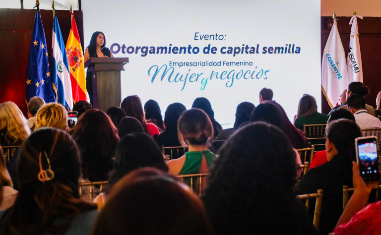 Entregan capital semilla a 95 empresas lideradas por mujeres a través del programa Mujer y Negocios