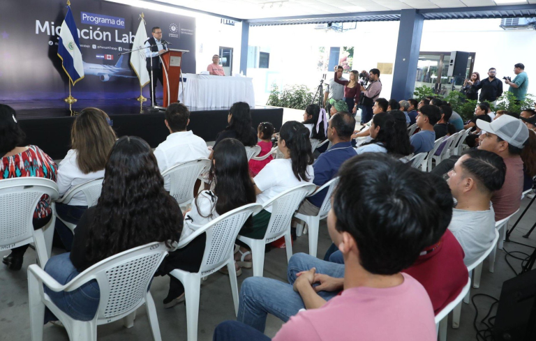 Parte contingente de trabajadores salvadoreños con destino a Canadá mediante programa de Migración Laboral