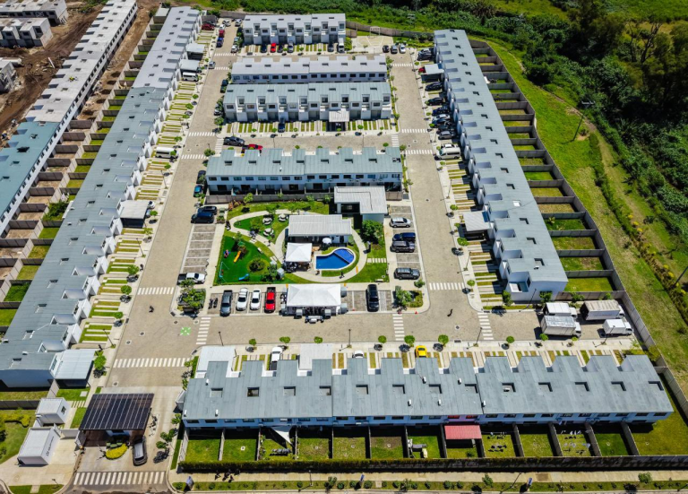 Entregan primeras viviendas del complejo habitacional Los Senderos Opico II en La Libertad Centro
