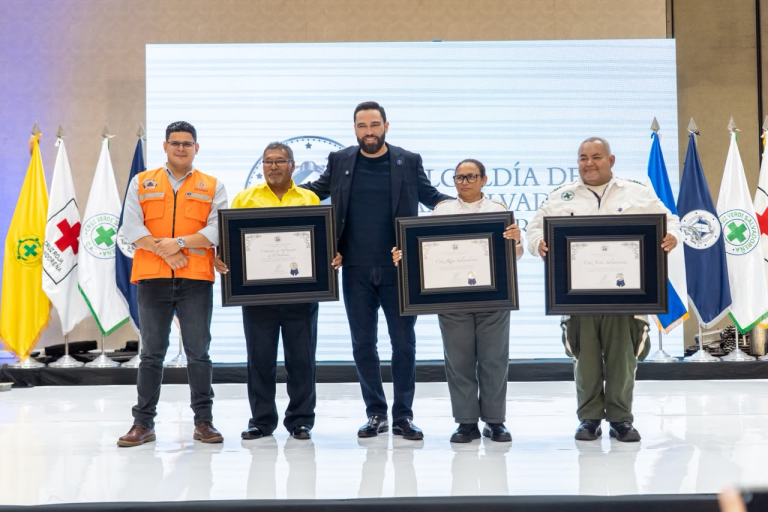 Alcaldía de San Salvador Centro rinde homenaje a 700 integrantes de cuerpos de socorro en el Día Internacional del Socorrista