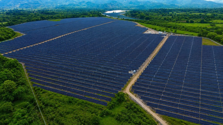 AES inaugura Santa Ana IV, la planta solar más grande de su operación en El Salvador con inversión de $60 millones