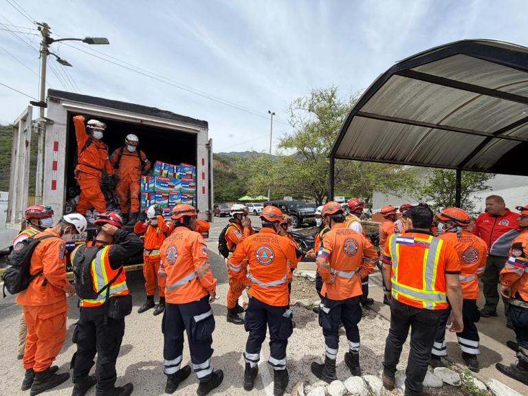 Contingente humanitario que envió el gobierno salvadoreño a Venezuela entrega insumos y medicamentos a dos Hospitales y una clínica
