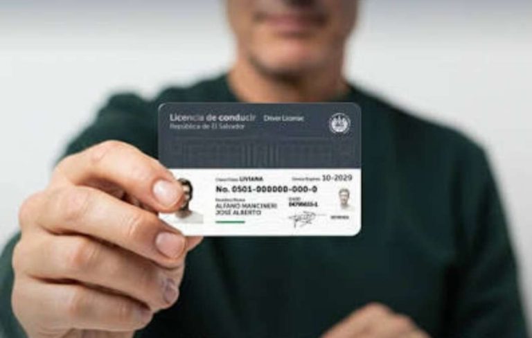 Licencia de conducir salvadoreña podrá ser reconocida en Italia tras acuerdo firmado en Roma