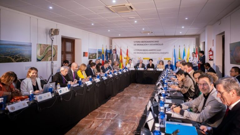El Salvador presenta programas de movilidad laboral, protección consular y vinculación con la diáspora en foro iberoamericano