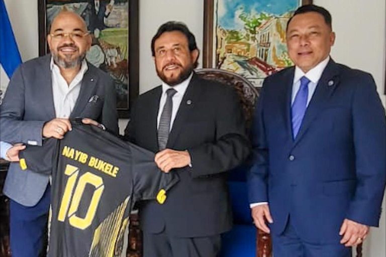 El Salvador podría convertirse en centro de distribución para empresa colombiana; proyecto también contempla inversión en fútbol
