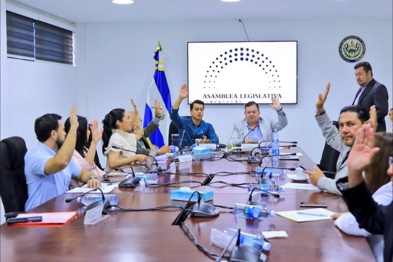Diputados avalan préstamo de $185 millones para mejorar sistema de agua potable destinado a obras de agua y saneamiento en el AMSS