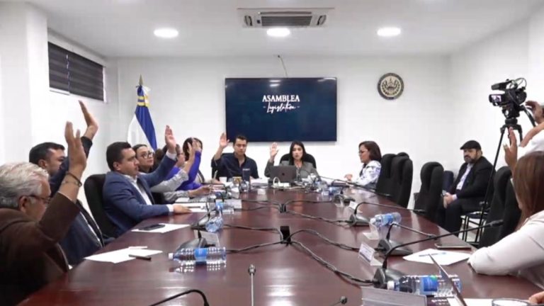 Diputados aprueban reforma para que la SIGET concentre sus funciones en telecomunicaciones