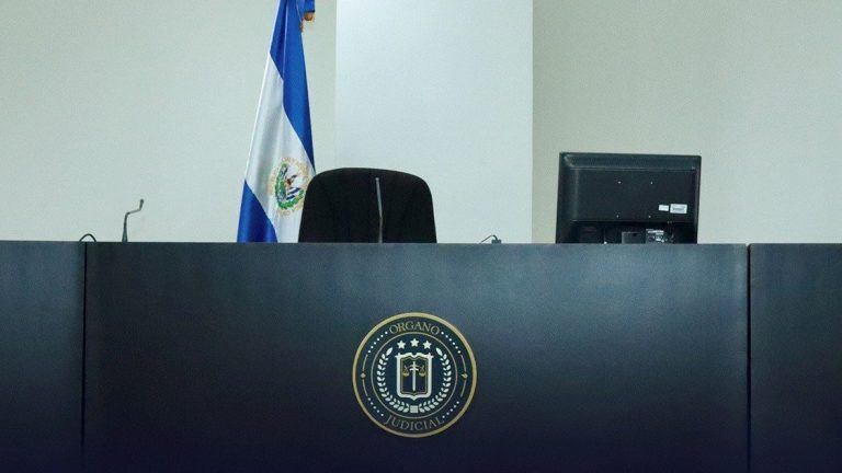 Ordenan juicio contra prófugo acusado del homicidio agravado de un agente de la PNC en Santa Tecla